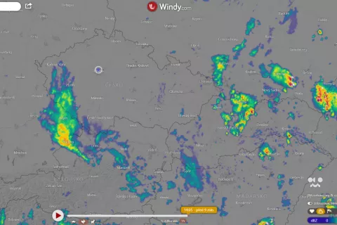 Check weather forecast during roof installation