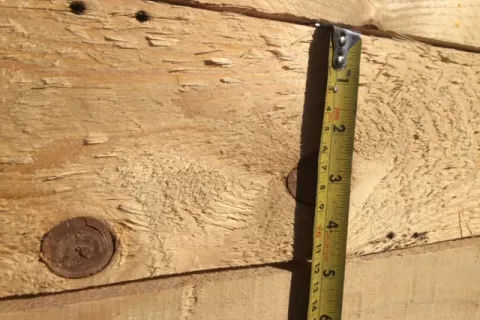 Visible movement of wooden boards